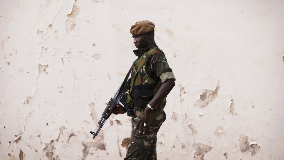 Hostage driven off towards Mali by armed men who raided his house near the capital Niamey and killed his two guards.