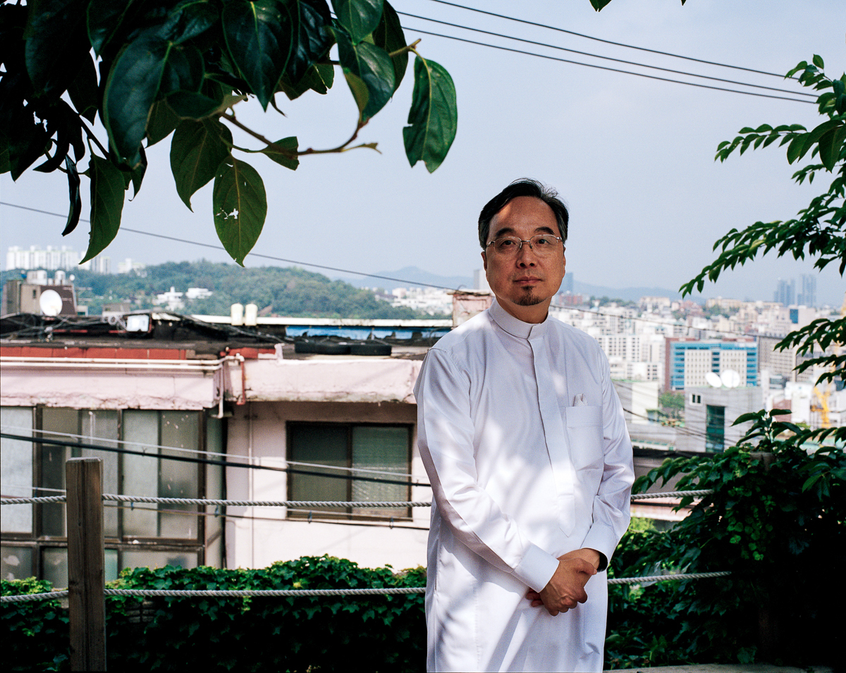 It was difficult at first for Imam A. Rahman Lee Ju-Hwa, who was introduced to Islam in 1984, to tell his friends that he could not meet for barbecue and drinks. 