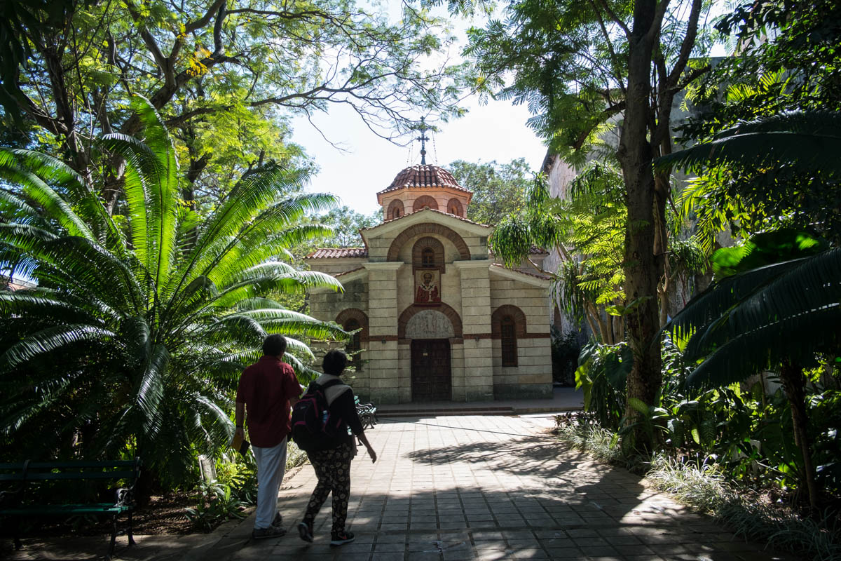 Ο Ελληνικός Ορθόδοξος Ναός της Κούβας βρίσκεται κοντά στην προκυμαία της Αβάνας.  [Ura Iturralde / Al Jazeera]