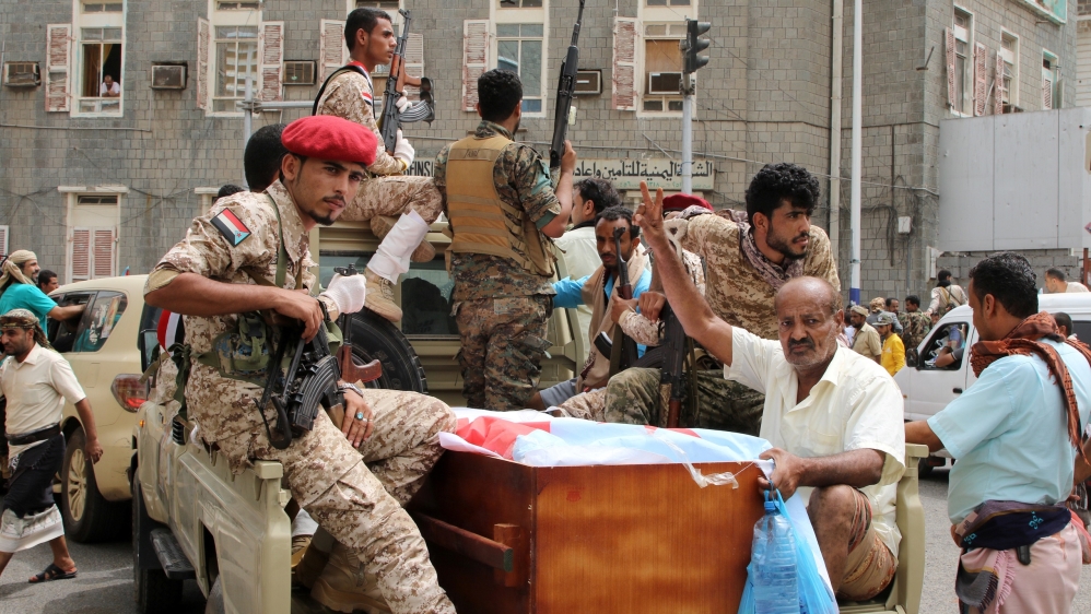 Yemeni gov't officials leave towards Saudi Arabia amid deadly fighting in Aden