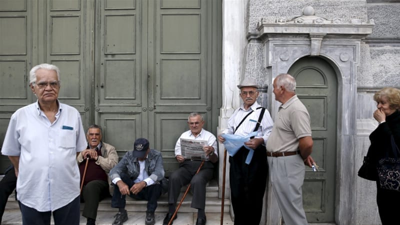 Pensioners wait for the opening of a National Bank branch to receive their monthly pensions in Athens [REUTERS]