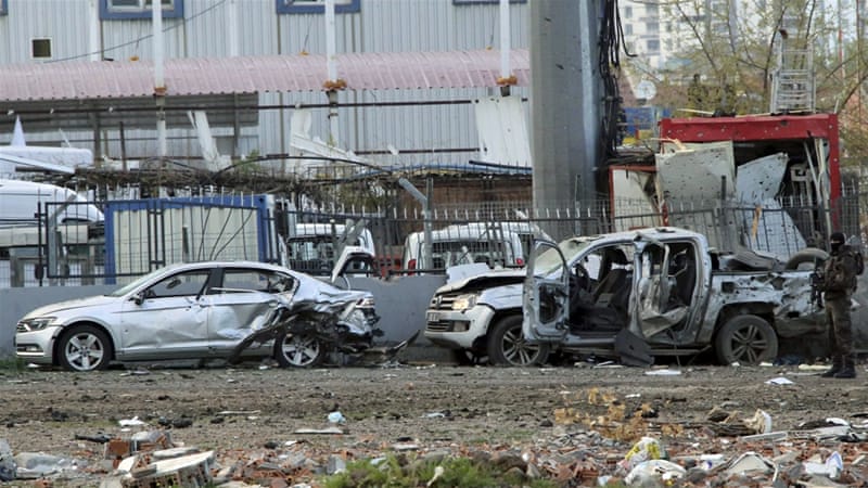 Η δυνατή έκρηξη έλαβε χώρα κοντά σε ένα τερματικό σταθμό λεωφορείων στο Ντιγιαρμπακίρ [Reuters]
