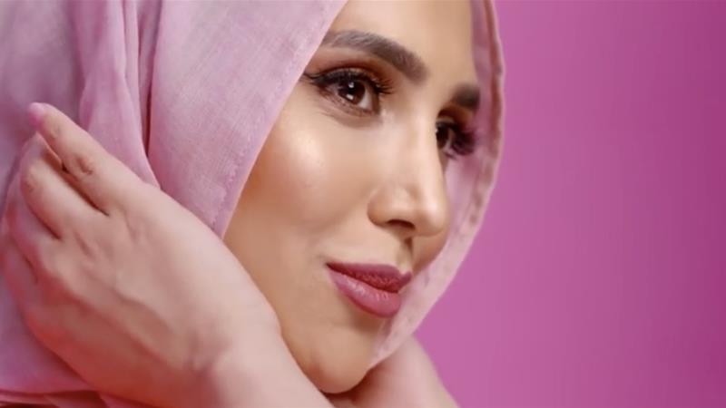 Amena Khan posted tweets critical of Israel's war in Gaza [L'Oreal promotional material] 