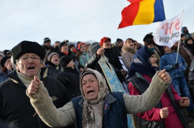 Chevron palagáz elleni tüntetés a romániai Pungestiben