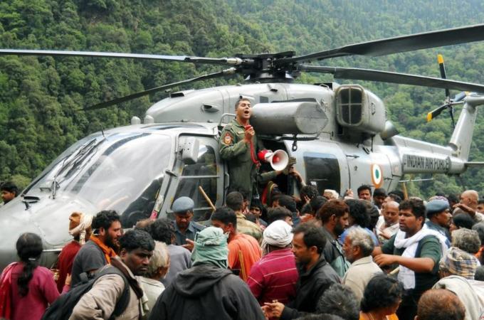 India flood rescue helicopter crashes