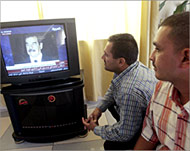 Iraqis watch a broadcast of a tapedmessage from Hussein