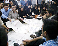 Iranian students protest for the release of arrested colleagues