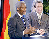 Annan (L) and Schroeder both back a peace plan 'in distress'