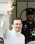 Anwar Ibrahim claimshe was framed