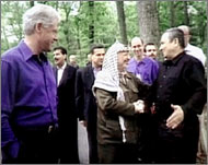 Clinton (L) with Arafat (C) andBarak (R) at Camp David in 2000