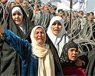 Iraqi women shout anti-US slogans in front of Abu Ghuraib prison