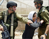 Palestinians continue to resistthe barrier