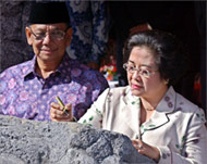 President Megawati (R) is said tobe relieved by the decision