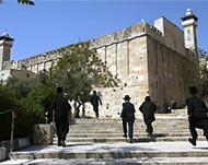 Ultra-Orthodox Jews rush to prayat Tomb of the Patriarch, Hebron