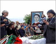 Beslan residents continue thegrim task of burying their dead 