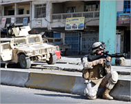 US troops sealed off streets andsearched buildings in Ramadi