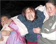 
Women mourning the death of loved ones in a previous blast