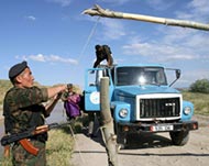 Many Uzbeks have tried to enterKrygyzstan after the violence