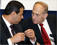 Dahlan (L) hugged and shook hands with Olmert 