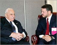 Jordan's King Abdullah (R) is to meet Israeli leader Ariel Sharon