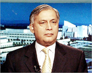 Prime Minister Shaukat Aziz: We need tents and prefab housing 
