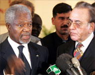 Kofi Annan (L) chided nationsfor a weak and tardy response