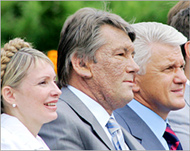 Polls indicate waning support for Tymoshenko (L) and Yushchenko