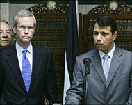 David Welch (L) with Palestinian minister Mohammed Dahlan 