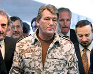 Yushchenko (C) promised to pullout of Iraq when elected
