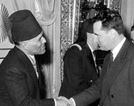 Mitterrand greeting Tunisianleader Habib Borguiba (1956)