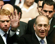 Ehud Olmert (R) wants to set Israel's borders 