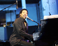 Lionel Richie performs in front of Gaddafi's house in Tripoli