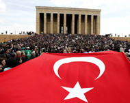 Thousands of Turks protested against the attack on the court