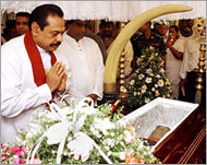 Sri Lanka's president pay his lastrespects to a murdered general 