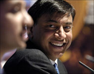 Steel magnate Laksmi Mittal (R) will be Arcelor Mittal's president 