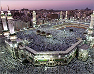 Tens of thousands crowd the mosque during haj