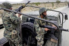 Pakistan troops patrol the Afghan border