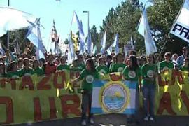 Argentina protest over Uruguay mill