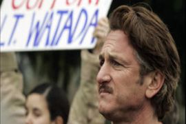 Sean Penn and supporters of Ehren Watada outside Fort Lewis