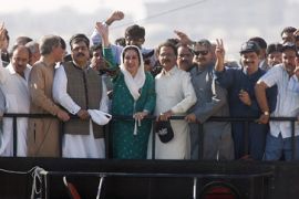 Benazir Bhutto returns to Pakistan