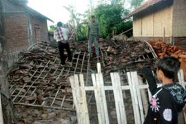 Quake damaged house
