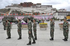 Chinese soldiers in Lhasa for torch relay