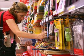 US economy crisis recession consumers shopping