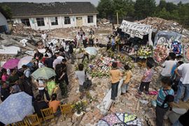 sichuan quake school collapsed parents mourning