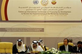 Ban Ki-Moon with the Emir of Qatar at Doha financing for development talks
