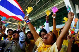 happy thai protesters
