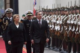 Chilean President, Michelle Bachelet (L), inspects the Honor Guard with her Colombian counterpart, Alvaro Uribe