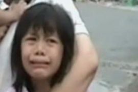 Girl cries after Sumatra quake