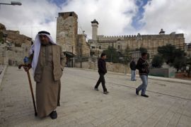 Palestinians outside Tomb of the Patriarchs
