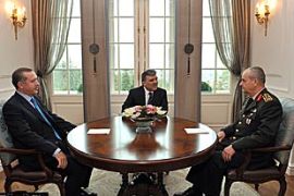 Turkey's President Abdullah Gul (C), Prime Minister Tayyip Erdogan (L) and Chief of Staff General Ilker Basbug (R) in round-table talks at the Presidential Palace in Ankara